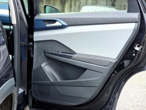 Used 2024 Volkswagen Taos SE image 31