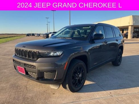 Used 2024 Jeep Grand Cherokee L Altitude image 3