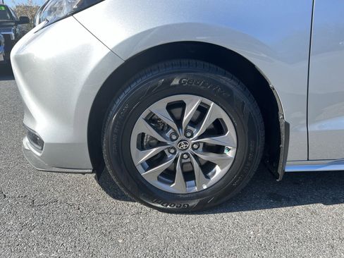 Used 2023 Toyota Sienna LE image 20