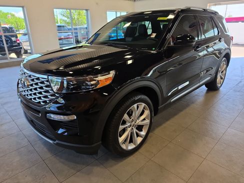 Used 2023 Ford Explorer Platinum w/ Technology Package AWD/4WD image 1
