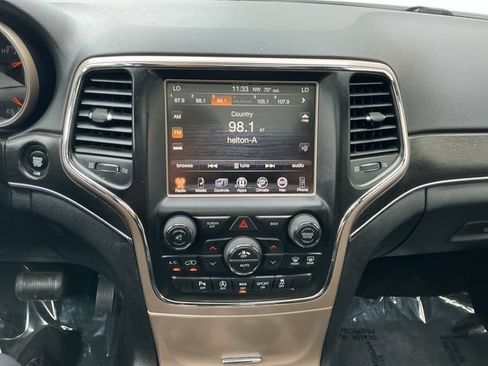 Used 2017 Jeep Grand Cherokee Limited w/ Luxury Group II AWD/4WD image 22