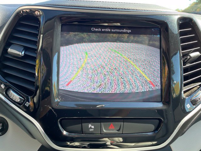 Used 2019 Jeep Cherokee Limited w/ Luxury Group AWD/4WD image 34