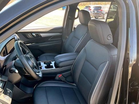 Used 2025 Buick Enclave Preferred image 21