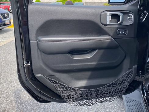 Used 2020 Jeep Wrangler Unlimited Sahara AWD/4WD image 13