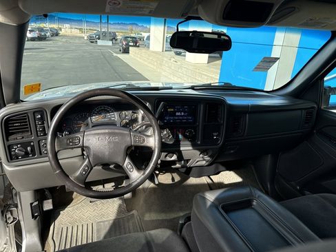 Used 2006 GMC Sierra 2500 SLE w/ Skid Plate Package image 14