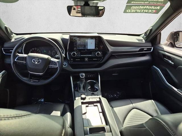Used 2021 Toyota Highlander XSE AWD/4WD image 18