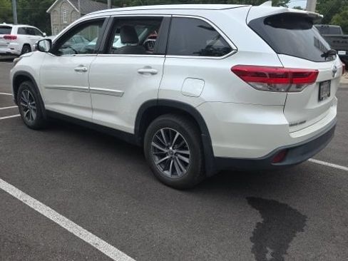 Used 2019 Toyota Highlander XLE AWD/4WD image 7