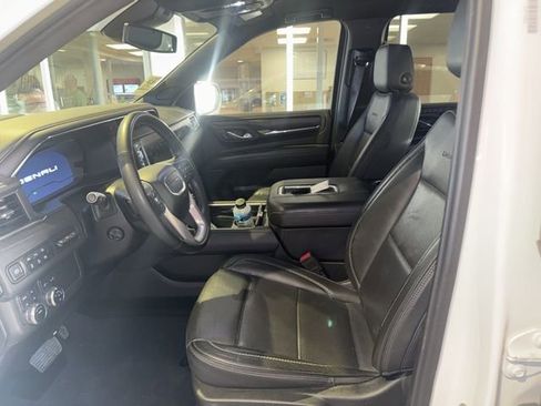 Used 2024 GMC Yukon Denali image 5