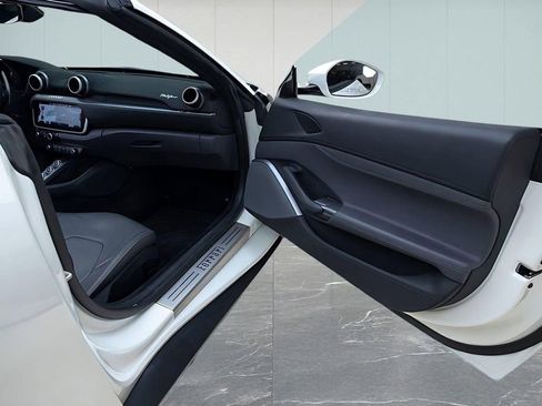 Used 2019 Ferrari Portofino Base image 34