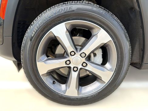 Used 2024 Jeep Grand Cherokee Limited AWD/4WD image 10