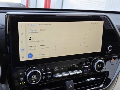 Certified 2025 Toyota Highlander Limited image 22