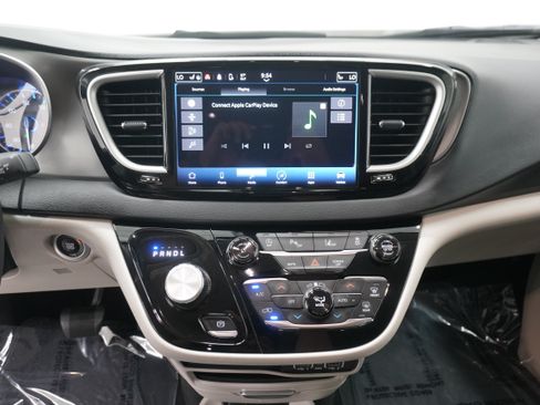 Used 2023 Chrysler Pacifica Touring-L FWD image 21