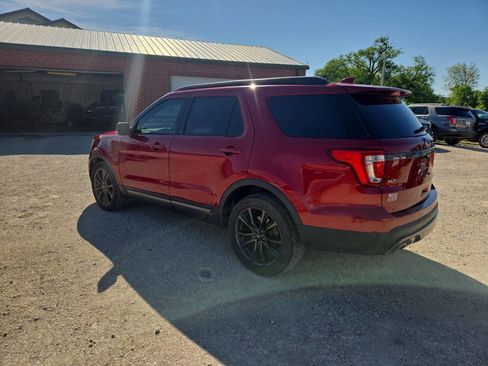 Used 2017 Ford Explorer XLT FWD image 6