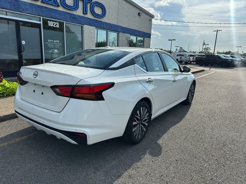 Used 2025 Nissan Altima 2.5 SV FWD image 4