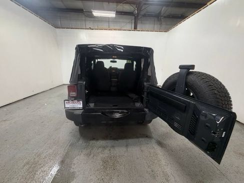 Used 2018 Jeep Wrangler Sport AWD/4WD image 9