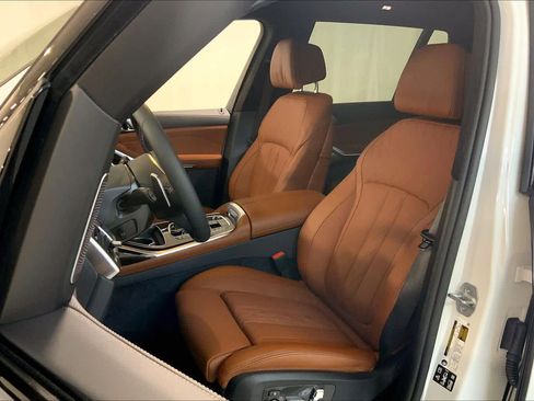 New 2026 BMW X7 M60i image 9