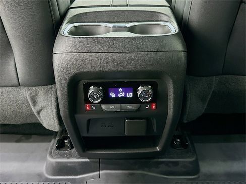 Used 2024 Chevrolet Traverse RS image 27