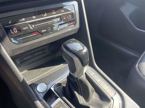 Certified 2022 Volkswagen Tiguan SE FWD image 30