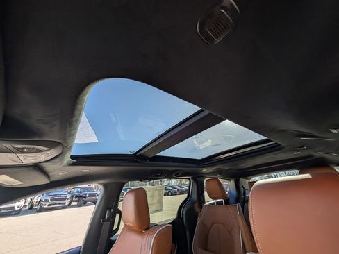 New 2026 Chrysler Pacifica Pinnacle w/ Trailer Tow Group image 3