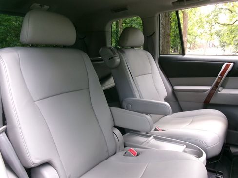 Used 2012 Toyota Highlander Limited w/ Tow Pkg FWD image 34
