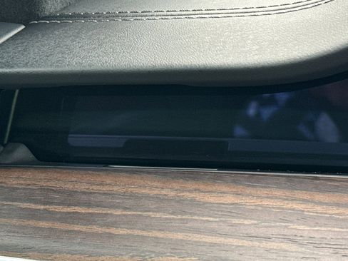 Used 2024 Tesla Model S image 28