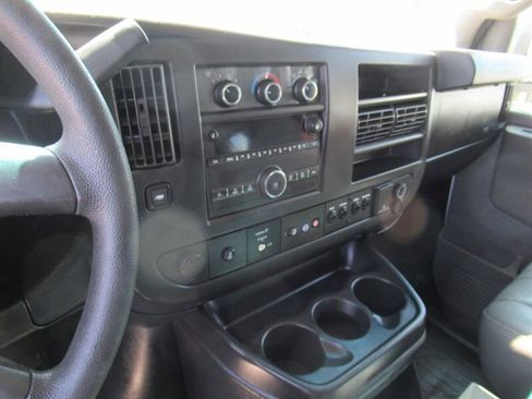 Used 2017 Chevrolet Express 2500 image 20