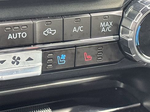 Used 2025 Ford F150 Lariat w/ Equipment Group 502A High image 26