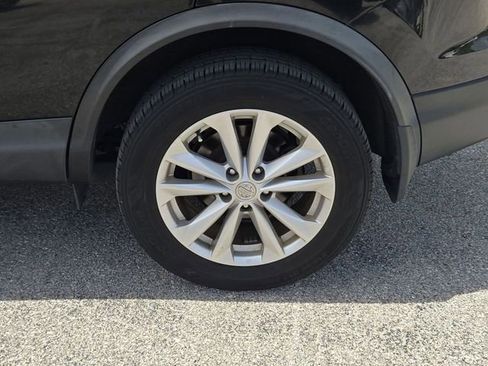 Used 2018 Nissan Rogue Sport SV w/ SV Technology Package image 6