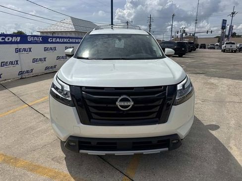 Used 2023 Nissan Pathfinder SL w/ Lighting Package (N92) FWD image 4