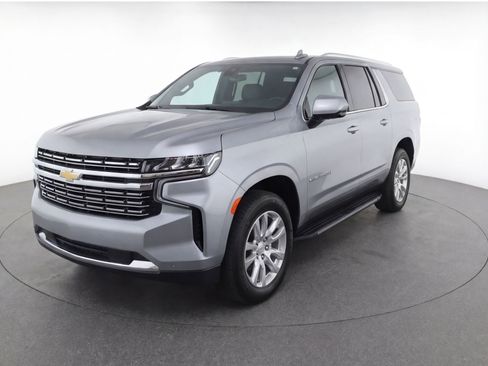 Used 2023 Chevrolet Suburban Premier image 3