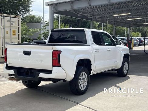 Used 2024 Toyota Tacoma SR5 AWD/4WD image 10