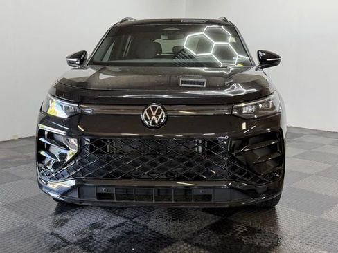Used 2026 Volkswagen Tiguan SE R-Line AWD/4WD image 3