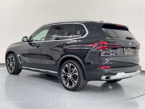 Used 2024 BMW X5 xDrive40i w/ Premium Package AWD/4WD image 3