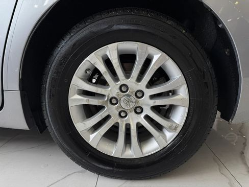 Used 2016 Toyota Sienna XLE FWD image 9