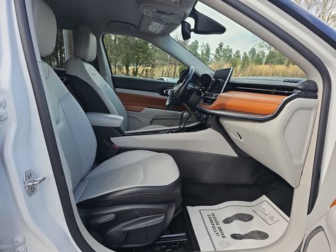 Used 2022 Jeep Compass Limited image 21