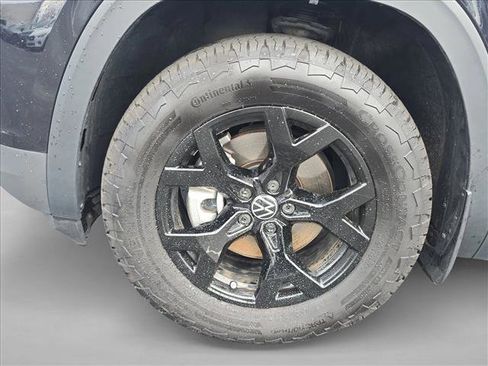 Used 2024 Volkswagen Atlas Peak Edition SE image 25