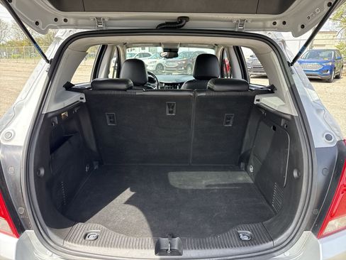 Used 2020 Chevrolet Trax LT w/ LT Convenience Package FWD image 37