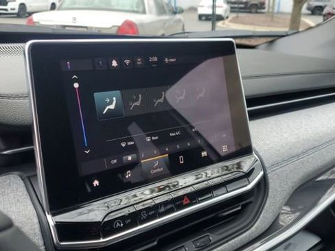 Certified 2024 Jeep Compass Latitude image 12