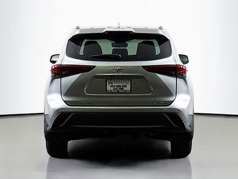 Used 2021 Toyota Highlander XLE image 6