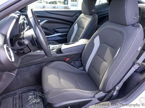 Used 2021 Chevrolet Camaro LT w/ RS Package image 9