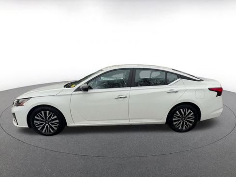 Used 2025 Nissan Altima 2.5 SV image 9