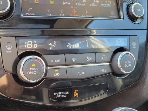 Used 2019 Nissan Rogue SV AWD/4WD image 28