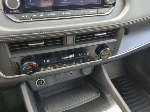 Used 2023 Nissan Rogue SV AWD/4WD image 17