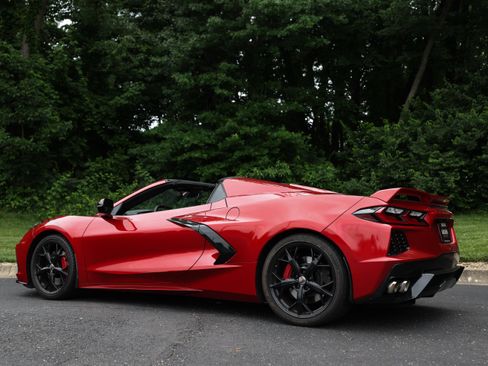 Used 2021 Chevrolet Corvette Stingray Premium Conv w/ Z51 Performance Package RWD image 3