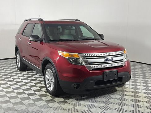 Used 2013 Ford Explorer XLT AWD/4WD image 3