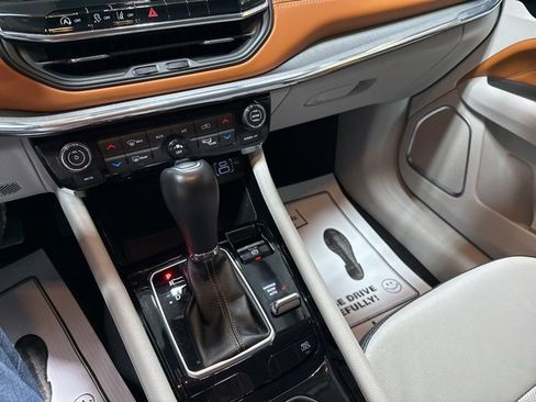 Used 2022 Jeep Compass Limited image 9