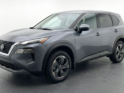 Used 2025 Nissan Rogue SV AWD/4WD image 3
