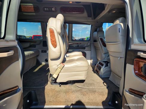 Used 2021 Chevrolet Express 2500 LS w/ Enhanced Convenience Package image 45