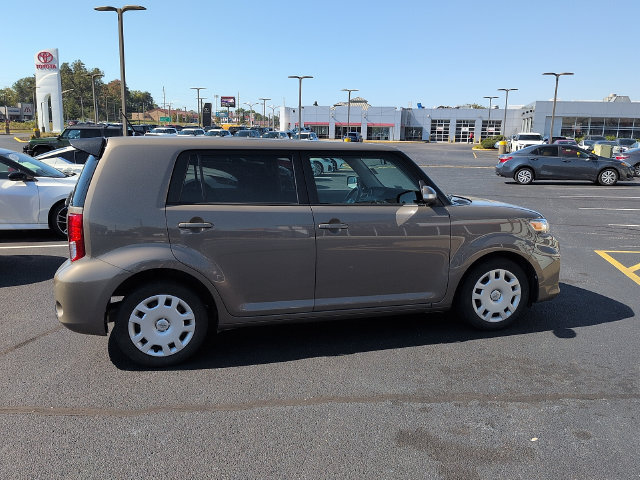 Used 2015 Scion xB FWD image 8
