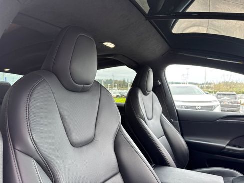 Used 2022 Tesla Model X Plaid image 17